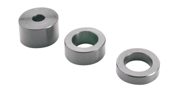 Spacer bushing set for set of compact manual hydraulic punches
